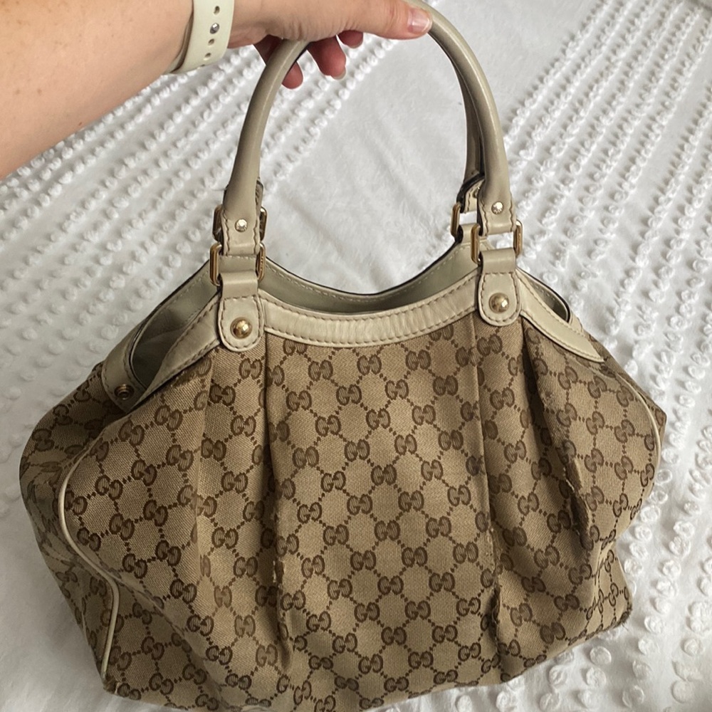 Gucci handbag cream leather handle and trim